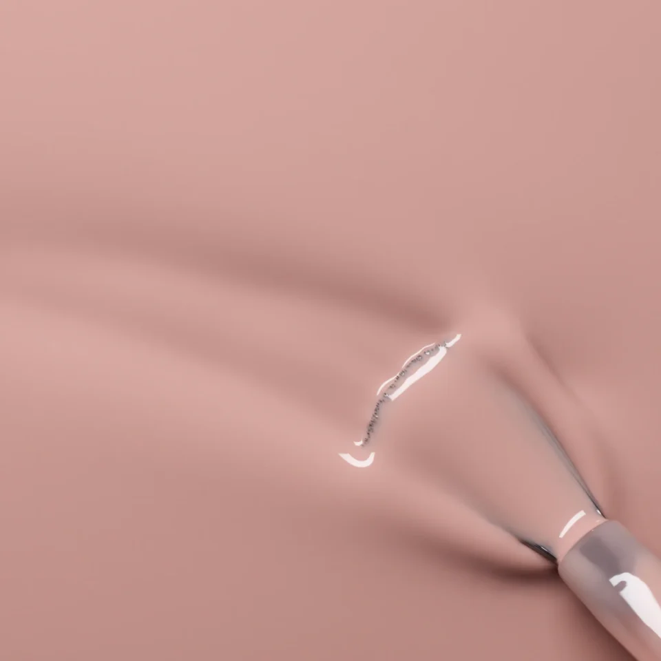 Nagų lakas Shell Beige iš arti – vientisas smėlinis nude atspalvis, tepimo tekstūra