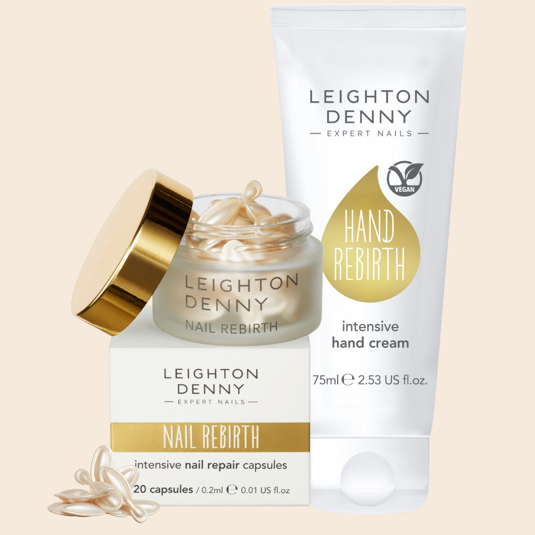 „Leighton Denny“ nagų priežiūros rinkinys su įvairiomis nagų stiprinimo priemonėmis ir pakuote.