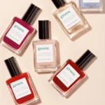 Manucurist Green natūralus nagų lakas. ivairių spalvų buteliukai