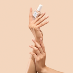 Ištiesta ranka su Active Smooth 01 nagų stipriklio rezultatu