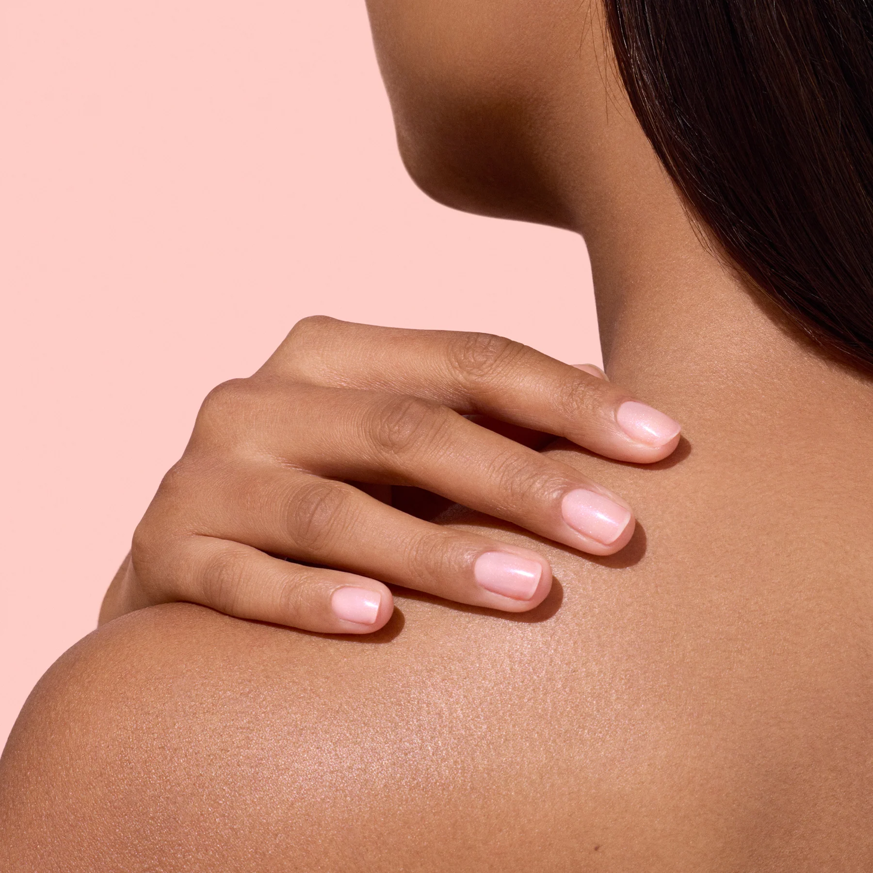 Moteris tepa Active Plump nagų stipriklį – naudojimo momentas