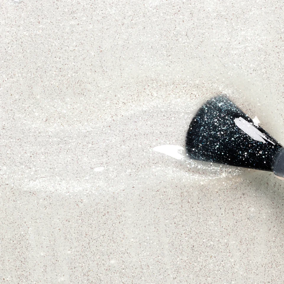 Sidabrinio žėrėjimo topas su blizgučiais „Shimmery Silver Top Coat“