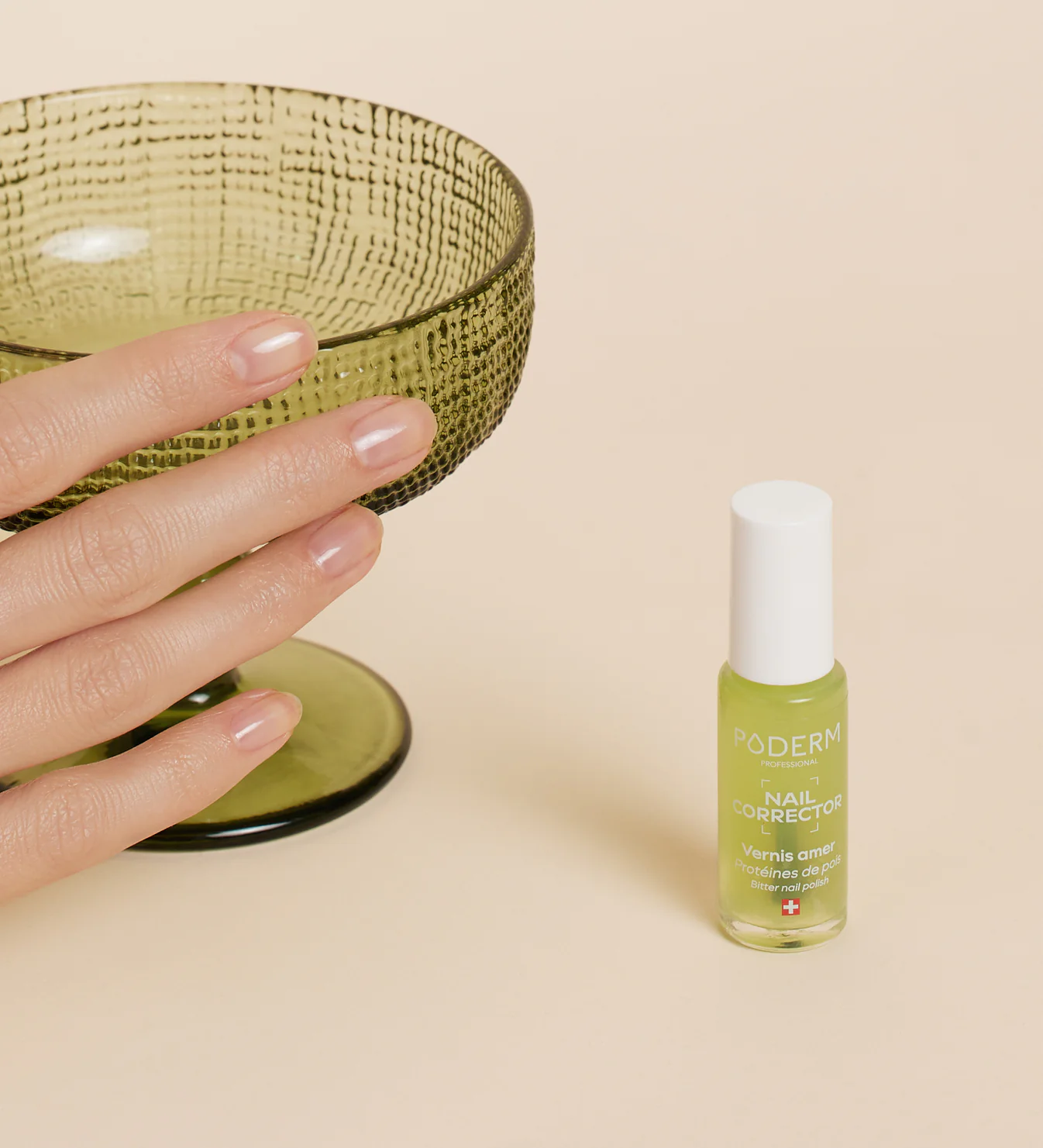 PODERM Bitter Nail Polish naudojimas ant nago